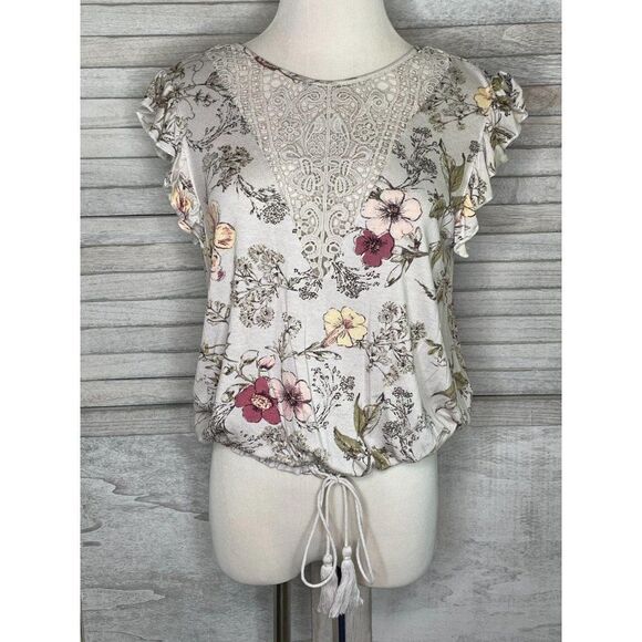 Xhilaration Floral Flutter Sleeve Top Medium - Picture 1 of 4